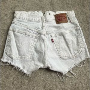 Size 24 White Levi’s 501 Shorts Woman